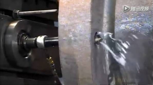 比人還大的大型閥門是怎么制造出來的？-